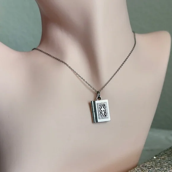 S925 Silver Book Pendant Necklace ⚜️ - Picture 3 of 4